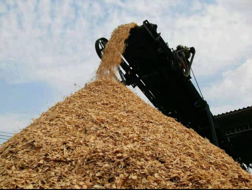 log crushing and grinding process in wood flour production