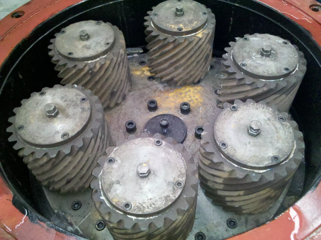 Hammer Mill for Wood vs. Roller Mill Wood Flour