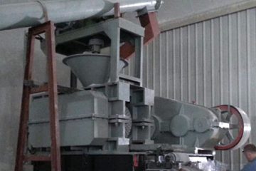 Variable-speed feed auger